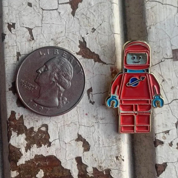 New lego mini figure inspired space man enamel pin - Picture 2 of 3